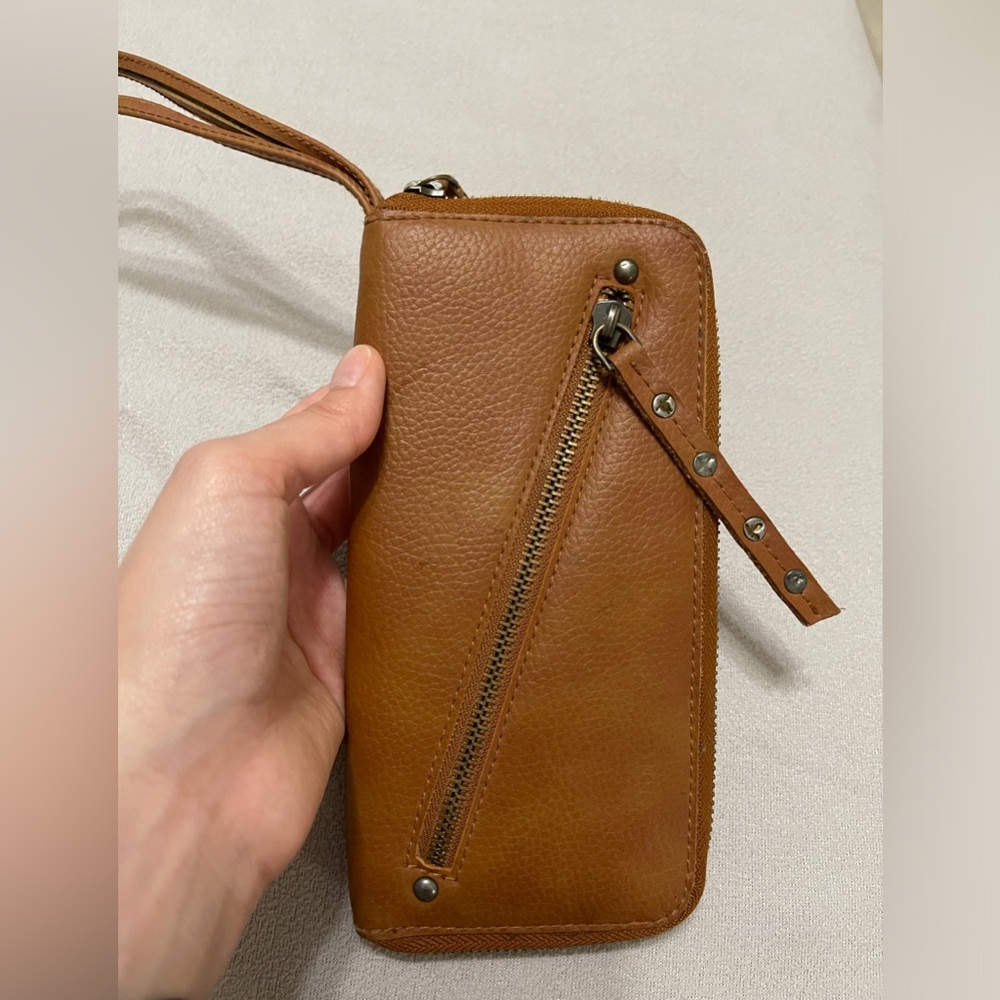 Free people wallet
